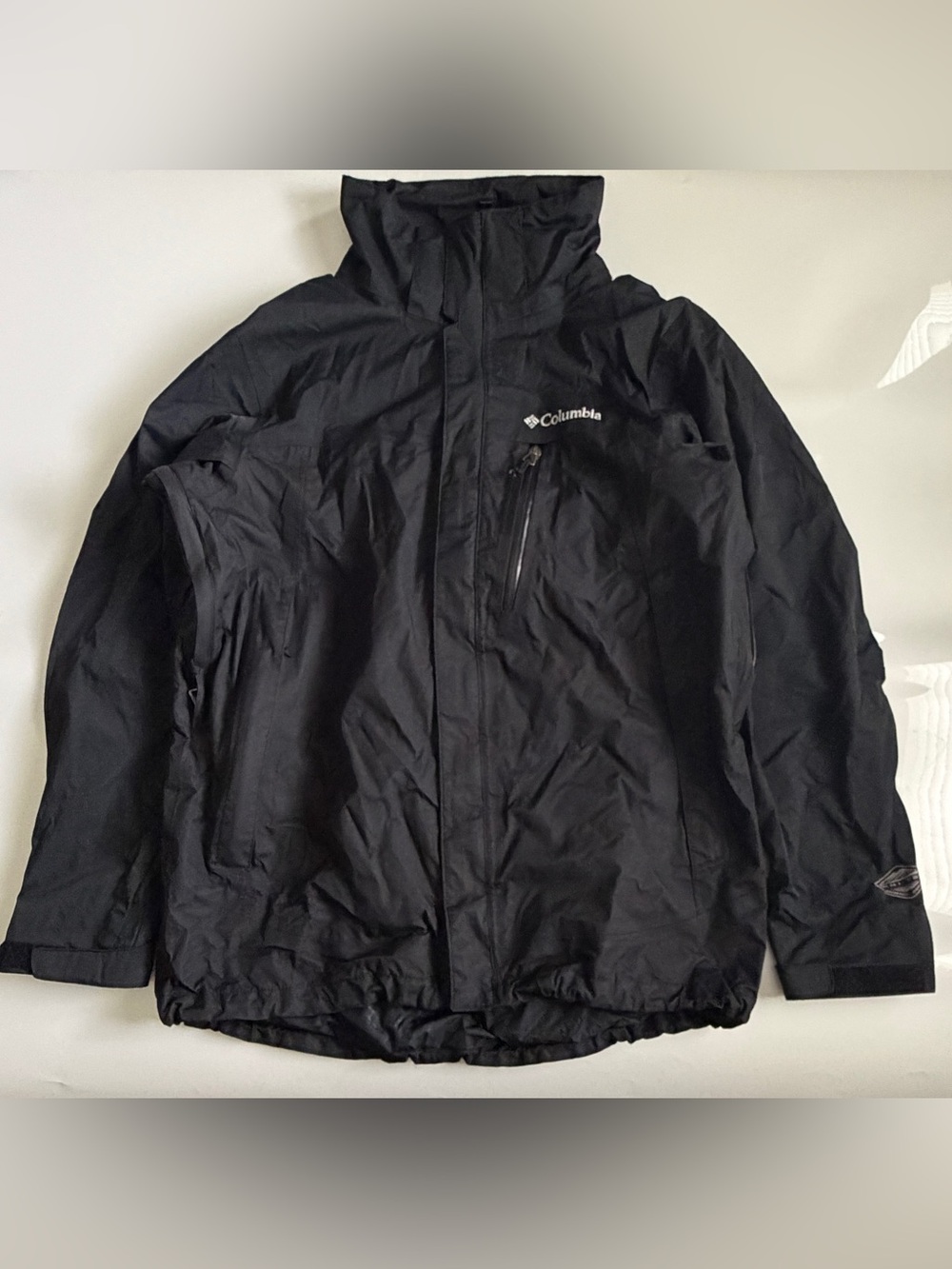 Columbia Men's Black Rain Jacket with Chest Zip Pocket
